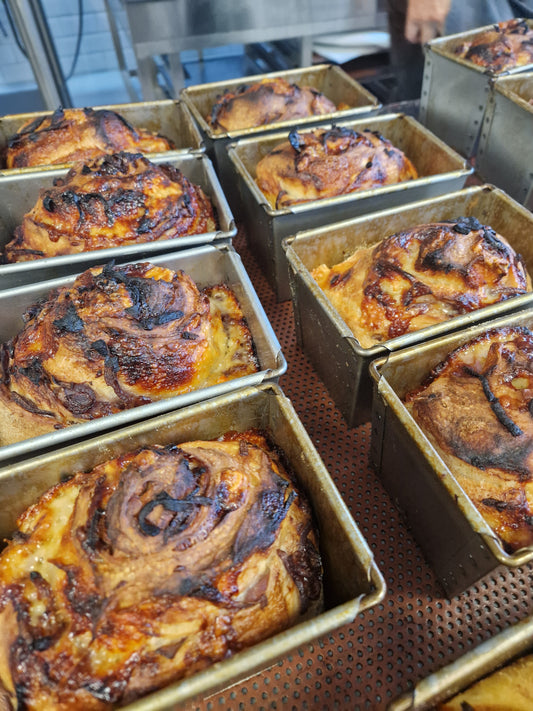 Cheddar & caramelised red onion loaf